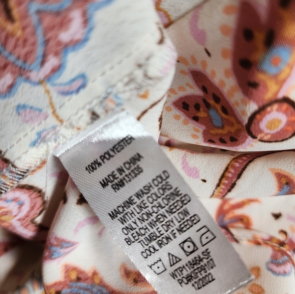 NINE  BRITTON NWT FLORAL BLOUSE WITH SPLIT BACK SIZE XL - Picture 9 of 9